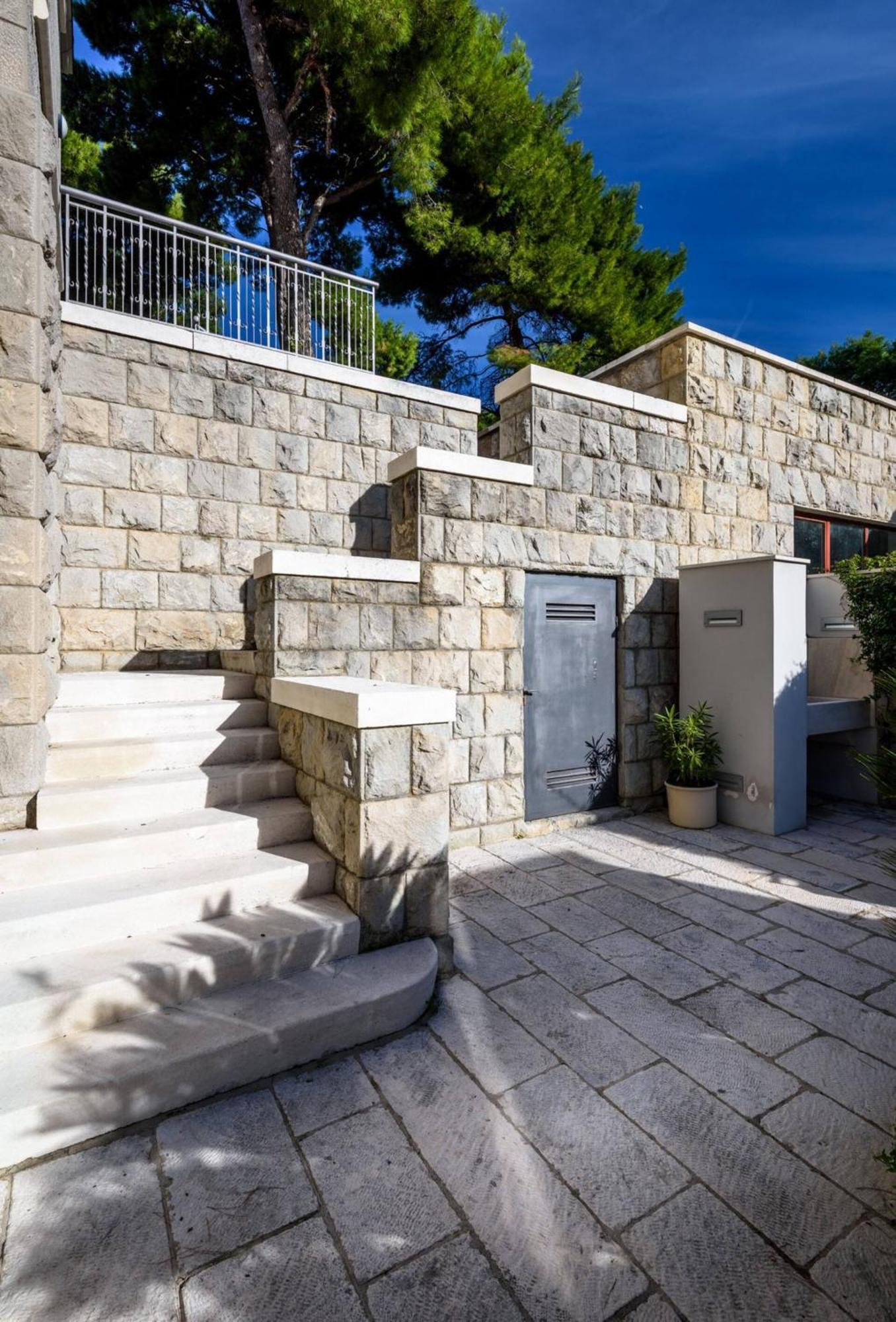 Meje Heated Pool, Jacuzzi, Sauna Vila